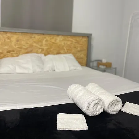 Airpoint Renovated Apartment